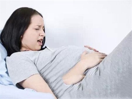 广州代妈晚期宫缩要注意什么